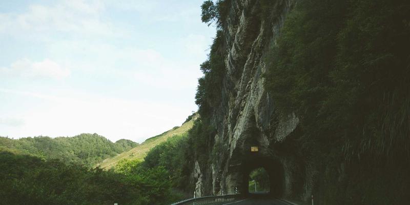 智慧守护：医院安防监控系统如何整合门禁、报警与隐私保护三大核心需求